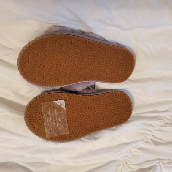 Ugg Light Gray Fuzzy Shearling Lined Slippers 1116636t Toddler Girls - Picture 4 of 7